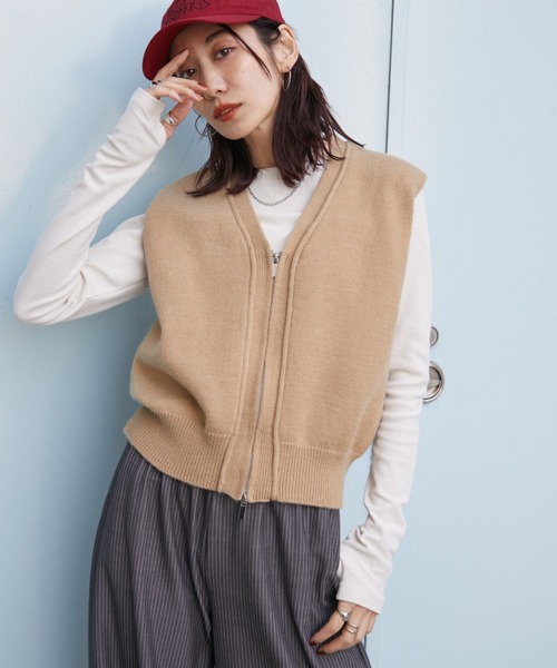 Auntie Rosa Holiday（アンティローザホリデー）の「Vネックジップアップニットベスト（ベスト・レディース・ベージュ/グレー/ブラック・FREE）」の9枚目の写真