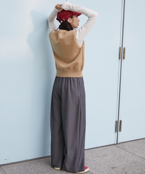 Auntie Rosa Holiday（アンティローザホリデー）の「Vネックジップアップニットベスト（ベスト・レディース・ベージュ/グレー/ブラック・FREE）」の7枚目の写真