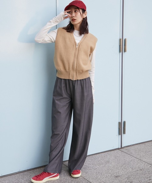 Auntie Rosa Holiday（アンティローザホリデー）の「Vネックジップアップニットベスト（ベスト・レディース・ベージュ/グレー/ブラック・FREE）」の6枚目の写真