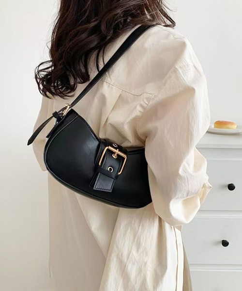 folka（フォルカ）の「3-11E99 センターベルト PUレザー バックル 大きめ金具 ハンドバッグ（ハンドバッグ・レディース・ブラック・ONESIZE）」の9枚目の写真