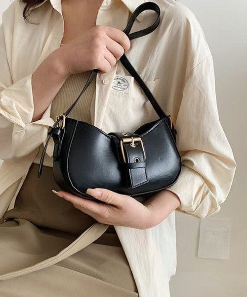 folka（フォルカ）の「3-11E99 センターベルト PUレザー バックル 大きめ金具 ハンドバッグ（ハンドバッグ・レディース・ブラック・ONESIZE）」の3枚目の写真