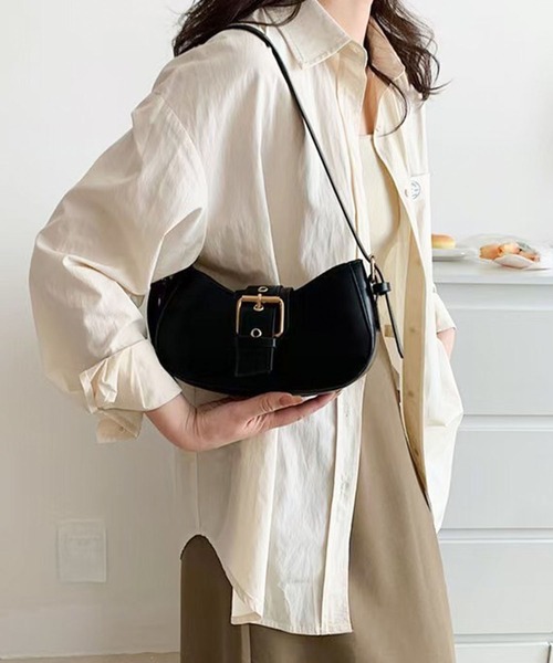 folka（フォルカ）の「3-11E99 センターベルト PUレザー バックル 大きめ金具 ハンドバッグ（ハンドバッグ・レディース・ブラック・ONESIZE）」の4枚目の写真