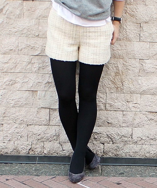 LIMITLESS LUXURY（リミットレスラグジュアリー）の「【and GIRL11月号掲載 】TWEED ウシロZIPショートパンツ◆（その他パンツ・レディース・ホワイト/ネイビー・36/38）」の2枚目の写真