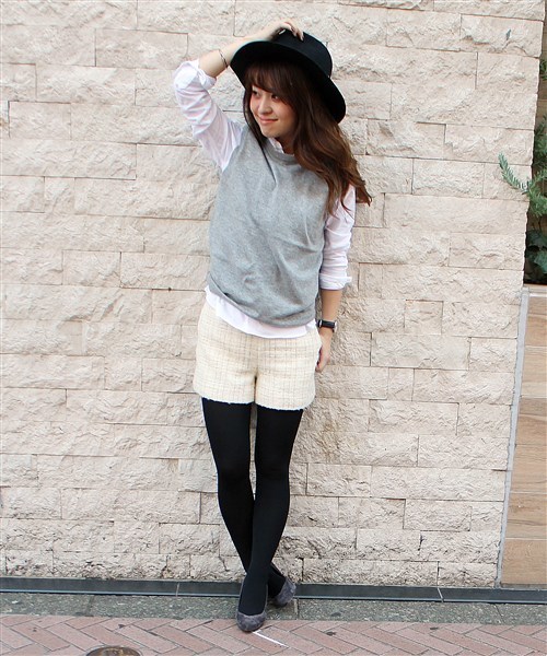 LIMITLESS LUXURY（リミットレスラグジュアリー）の「【and GIRL11月号掲載 】TWEED ウシロZIPショートパンツ◆（その他パンツ・レディース・ホワイト/ネイビー・36/38）」の8枚目の写真