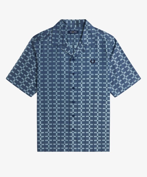 FRED PERRY(フレッドペリー)の「Geometric Revere Collar Shirt/ジオメトリックオープンカラーシャツ(シャツ/ブラウス・メンズ・ブルー・M/L)」の6枚目の写真