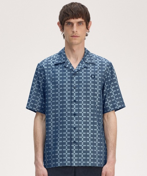 FRED PERRY(フレッドペリー)の「Geometric Revere Collar Shirt/ジオメトリックオープンカラーシャツ(シャツ/ブラウス・メンズ・ブルー・M/L)」の4枚目の写真