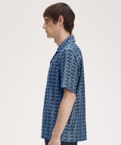 FRED PERRY(フレッドペリー)の「Geometric Revere Collar Shirt/ジオメトリックオープンカラーシャツ(シャツ/ブラウス・メンズ・ブルー・M/L)」の5枚目の写真