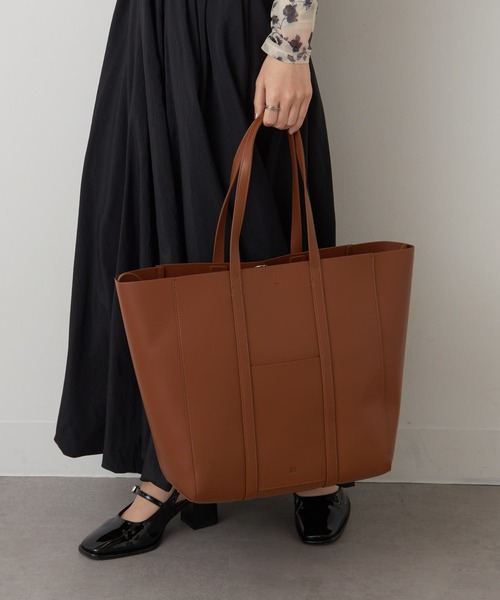 ＆MyuQ（アンドミューク）の「【＆MyuQ】HOLLY トートバッグ A4サイズ収納可能（トートバッグ・レディース・ブラック/キャメル・FREE）」の2枚目の写真