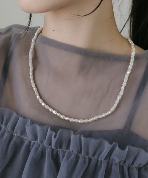 SMELLY(スメリー)の「ランダムパールマルチYネックレス(ネックレス・レディース・アイボリー・-)」の5枚目の写真
