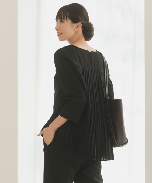 Rebloom(リブルーム Rebloom Reb loom)の「【洗える/セレモニースーツ/セットアップ対応】バックプリーツトップス 単品(シャツ/ブラウス・レディース・ネイビー/ベージュ/ブラック・L/M/S)」の2枚目の写真