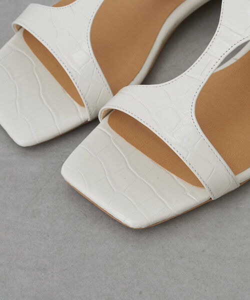 BEARDSLEY（ビアズリー）の「レザーカッティングサンダル（サンダル・レディース・ホワイト/ブラック・22.5cm/23cm/23.5cm/24cm/24.5cm）」の4枚目の写真