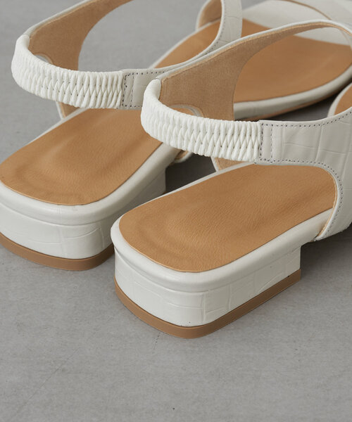 BEARDSLEY（ビアズリー）の「レザーカッティングサンダル（サンダル・レディース・ホワイト/ブラック・22.5cm/23cm/23.5cm/24cm/24.5cm）」の7枚目の写真