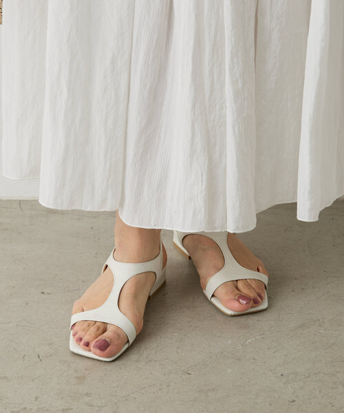 BEARDSLEY（ビアズリー）の「レザーカッティングサンダル（サンダル・レディース・ホワイト/ブラック・22.5cm/23cm/23.5cm/24cm/24.5cm）」の9枚目の写真