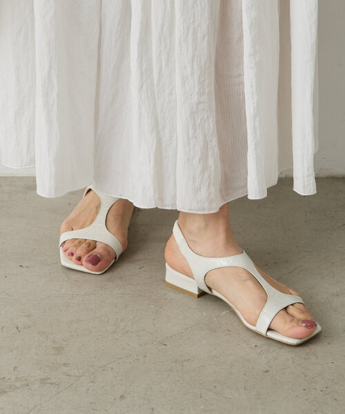 BEARDSLEY（ビアズリー）の「レザーカッティングサンダル（サンダル・レディース・ホワイト/ブラック・22.5cm/23cm/23.5cm/24cm/24.5cm）」の11枚目の写真