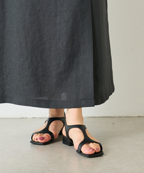 BEARDSLEY（ビアズリー）の「レザーカッティングサンダル（サンダル・レディース・ホワイト/ブラック・22.5cm/23cm/23.5cm/24cm/24.5cm）」の18枚目の写真