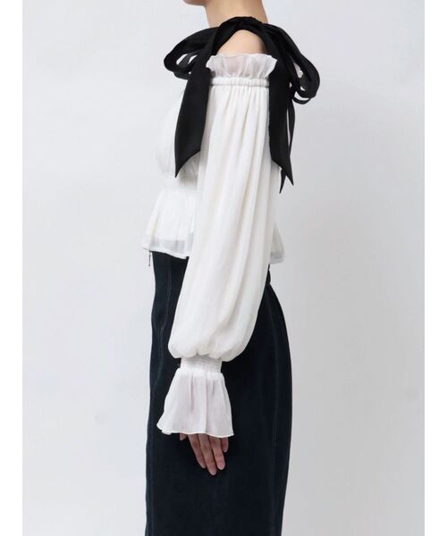 MERCURYDUO（マーキュリーデュオ）の「ショルダーリボンオフショルブラウス（シャツ/ブラウス・レディース・ブラック/アイボリー/オフホワイト・FREE）」の19枚目の写真
