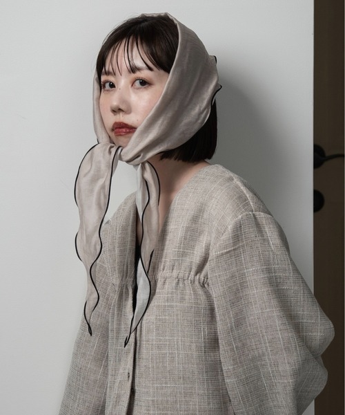 lawgy(ラウジー)の「piping bicolor sheer scarf / パイピングバイカラーシアースカーフ(バンダナ/スカーフ・レディース・ベージュ/ブラック・FREE)」の2枚目の写真