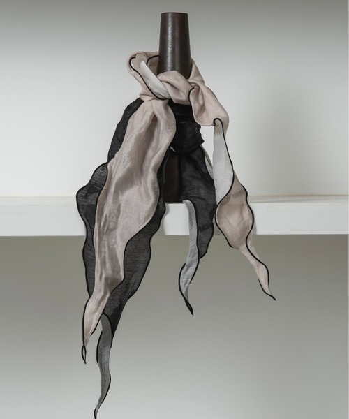 lawgy(ラウジー)の「piping bicolor sheer scarf / パイピングバイカラーシアースカーフ(バンダナ/スカーフ・レディース・ベージュ/ブラック・FREE)」の1枚目の写真