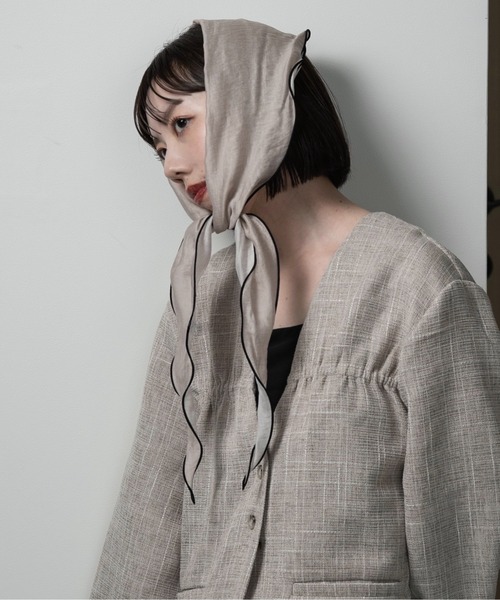 lawgy(ラウジー)の「piping bicolor sheer scarf / パイピングバイカラーシアースカーフ(バンダナ/スカーフ・レディース・ベージュ/ブラック・FREE)」の6枚目の写真
