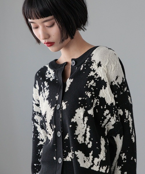 LOWRYS FARM(ローリーズファーム)の「ボカシジャガードカーディガン 326926(カーディガン/ボレロ・レディース・アイボリー/ブラック/ブルー・FREE)」の2枚目の写真