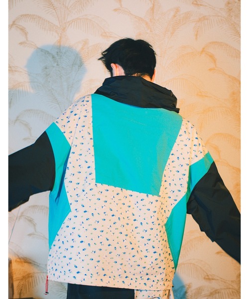 Little sunny bite(リトルサニーバイト)の「●Little sunny bite●nylon hoodie pull over(ナイロンジャケット・レディース・ブルー・SMALL)」の11枚目の写真