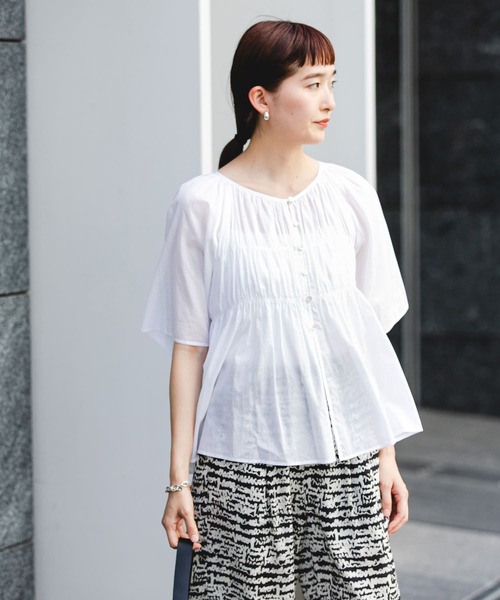 URBAN RESEARCH（アーバンリサーチ）の「コットンボイルシャーリングブラウス（シャツ/ブラウス・レディース・カーキ/オフホワイト/ブラック・FREE）」の16枚目の写真