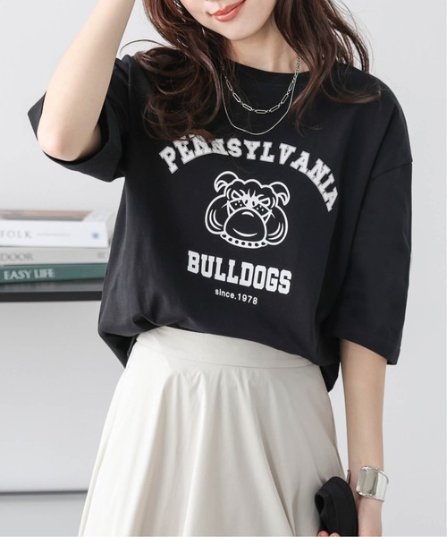 SUGAR BISKET(シュガービスケット)の「カレッジ風ロゴ Tシャツ(Tシャツ/カットソー・レディース・ブラック/ホワイト・フリー)」の1枚目の写真