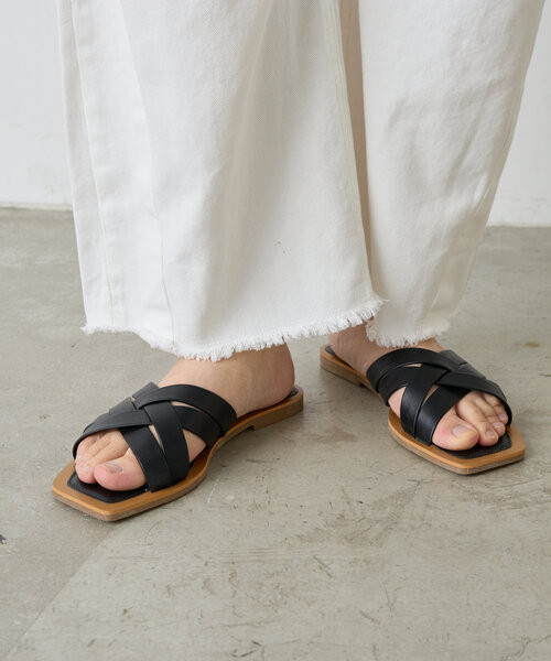Jena espace merveilleux（ジェナ　エスパスメルヴェイユ）の「クロス編みサンダル（サンダル・レディース・ブラック/ベージュ・MEDIUM/LARGE）」の2枚目の写真