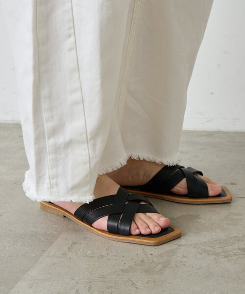 Jena espace merveilleux（ジェナ　エスパスメルヴェイユ）の「クロス編みサンダル（サンダル・レディース・ブラック/ベージュ・MEDIUM/LARGE）」の4枚目の写真