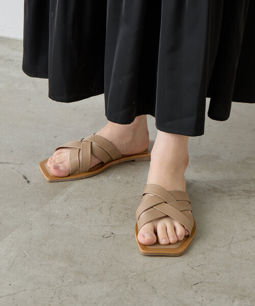 Jena espace merveilleux（ジェナ　エスパスメルヴェイユ）の「クロス編みサンダル（サンダル・レディース・ブラック/ベージュ・MEDIUM/LARGE）」の7枚目の写真