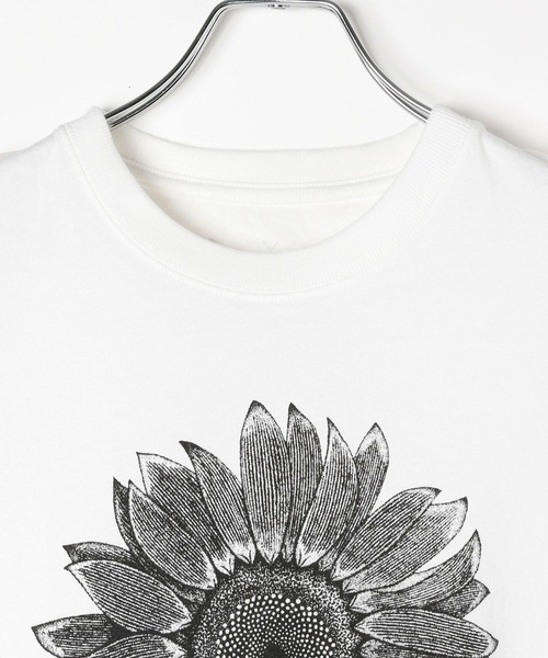 AMERICAN RAG CIE（アメリカンラグシー）の「【AMERICAN RAG CIE×BANANA YAMAMOTO】SUNFLOWER Tシャツ（ユニセックス）（Tシャツ/カットソー・メンズ・ブラック/ホワイト・LARGE/MEDIUM）」の8枚目の写真