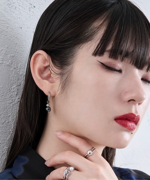 Ellno Loset（エルノロゼット）の「ブラックストーンイヤリング【両耳用】（イヤリング・メンズ・シルバー・FREE）」の2枚目の写真