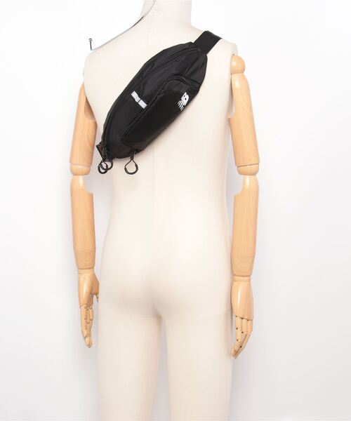 NEW BALANCE（ニューバランス）の「ウエストボトルポーチ（ボディバッグ/ウエストポーチ・メンズ・ブラック・ONE SIZE）」の11枚目の写真