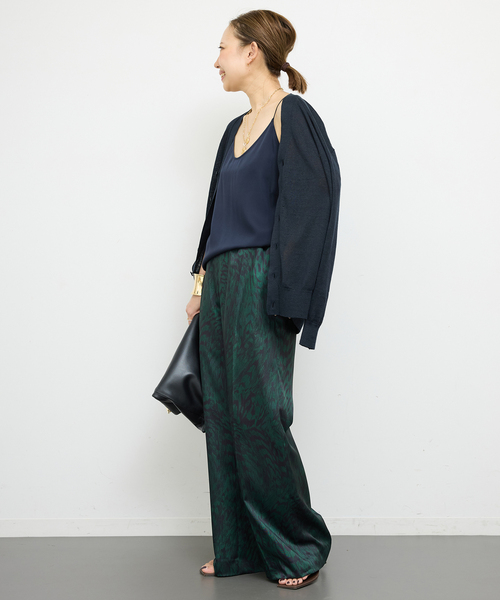 Deuxieme Classe(ドゥーズィエムクラス)の「*SILK SATIN キャミソール(シャツ/ブラウス・レディース・ネイビー/ブラウン・FREE)」の11枚目の写真