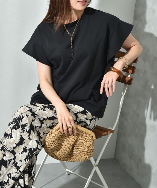 INTERPLANET（インタープラネット）の「度詰め天竺袖フリルプルオーバー（Tシャツ/カットソー・レディース・オフホワイト/ブラック/グレイッシュベージュ・FREE）」の4枚目の写真