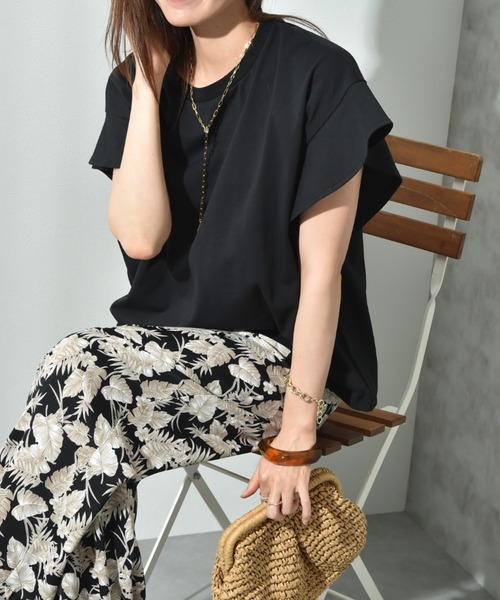 INTERPLANET（インタープラネット）の「度詰め天竺袖フリルプルオーバー（Tシャツ/カットソー・レディース・オフホワイト/ブラック/グレイッシュベージュ・FREE）」の5枚目の写真