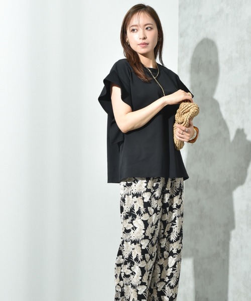 INTERPLANET（インタープラネット）の「度詰め天竺袖フリルプルオーバー（Tシャツ/カットソー・レディース・オフホワイト/ブラック/グレイッシュベージュ・FREE）」の8枚目の写真