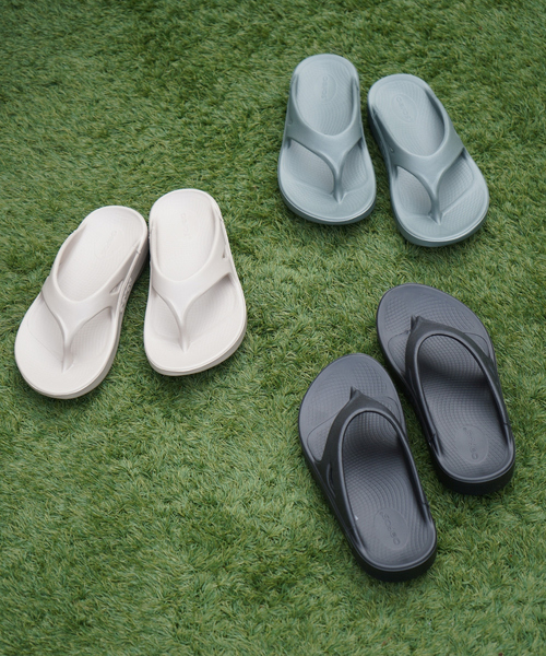 qualite（カリテ）の「【OOFOS/ウーフォス】O Original / リカバリーサンダル（パンプス・レディース・ダークグリーン/グレイッシュベージュ/ブラック・36/37/38）」の12枚目の写真