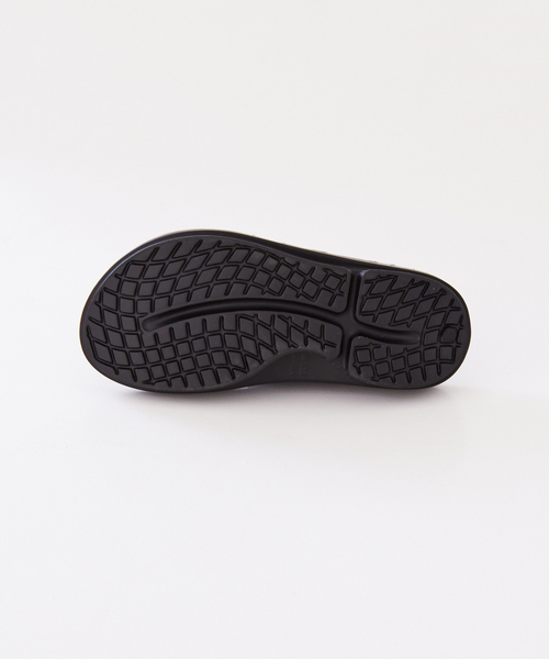 qualite（カリテ）の「【OOFOS/ウーフォス】O Original / リカバリーサンダル（パンプス・レディース・ダークグリーン/グレイッシュベージュ/ブラック・36/37/38）」の15枚目の写真