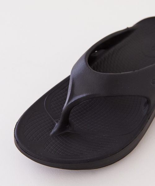 qualite（カリテ）の「【OOFOS/ウーフォス】O Original / リカバリーサンダル（パンプス・レディース・ダークグリーン/グレイッシュベージュ/ブラック・36/37/38）」の18枚目の写真