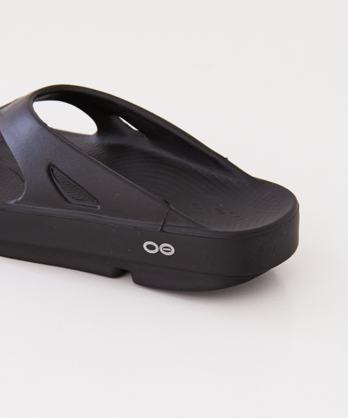 qualite（カリテ）の「【OOFOS/ウーフォス】O Original / リカバリーサンダル（パンプス・レディース・ダークグリーン/グレイッシュベージュ/ブラック・36/37/38）」の20枚目の写真