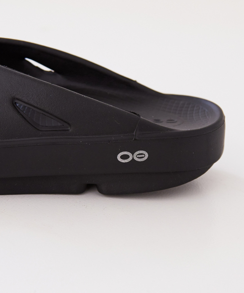 qualite（カリテ）の「【OOFOS/ウーフォス】O Original / リカバリーサンダル（パンプス・レディース・ダークグリーン/グレイッシュベージュ/ブラック・36/37/38）」の22枚目の写真