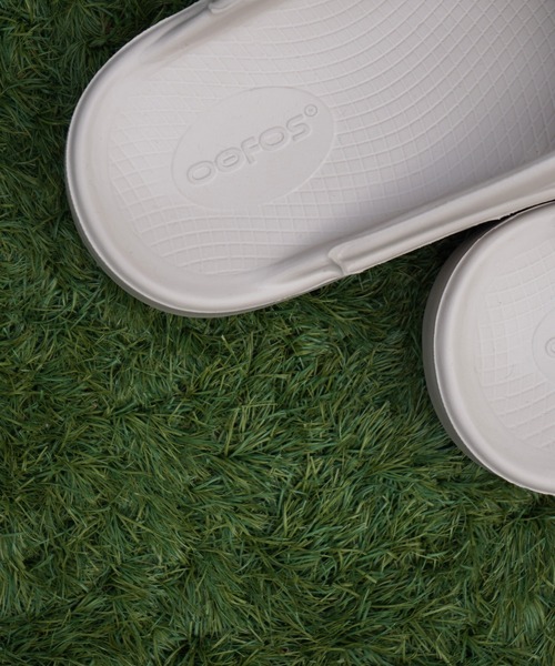 qualite（カリテ）の「【OOFOS/ウーフォス】O Original / リカバリーサンダル（パンプス・レディース・ダークグリーン/グレイッシュベージュ/ブラック・36/37/38）」の9枚目の写真