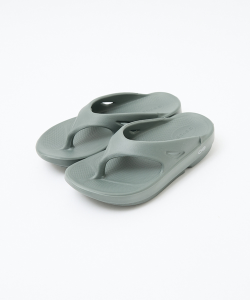 qualite（カリテ）の「【OOFOS/ウーフォス】O Original / リカバリーサンダル（パンプス・レディース・ダークグリーン/グレイッシュベージュ/ブラック・36/37/38）」の6枚目の写真