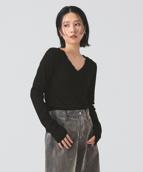 Ray BEAMS(レイビームス)の「ギャザー ブレード Vネック トップス(Tシャツ/カットソー・レディース・クリーム/ライトグレー/ブラック・ONE SIZE)」の18枚目の写真