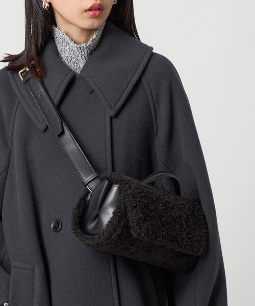 EMMEL REFINES(エメルリファインズ)の「<EMMEL REFINES>EM フラップ ボア ショルダーバッグ(ショルダーバッグ・レディース・ライトブルー/ブラック/ブラウン・FREE)」の1枚目の写真