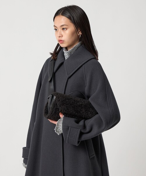 EMMEL REFINES(エメルリファインズ)の「<EMMEL REFINES>EM フラップ ボア ショルダーバッグ(ショルダーバッグ・レディース・ライトブルー/ブラック/ブラウン・FREE)」の4枚目の写真