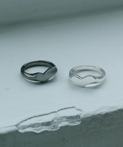 and cloud（アンドクラウド）の「Signet Heart Ring（リング・レディース・ブラック/シルバー・11号/13号/17号/15号）」の2枚目の写真