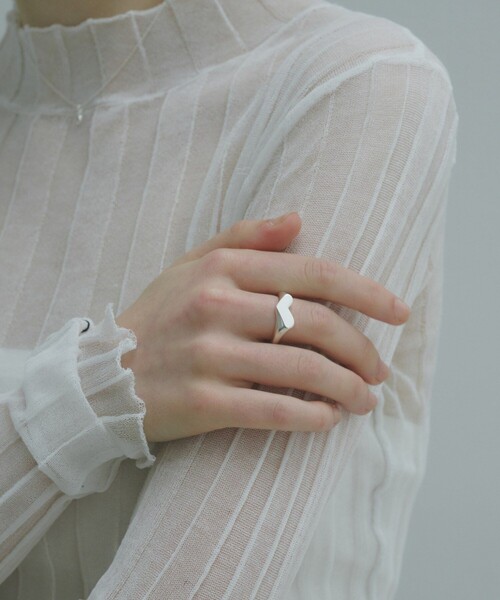 and cloud（アンドクラウド）の「Signet Heart Ring（リング・レディース・ブラック/シルバー・11号/13号/17号/15号）」の8枚目の写真