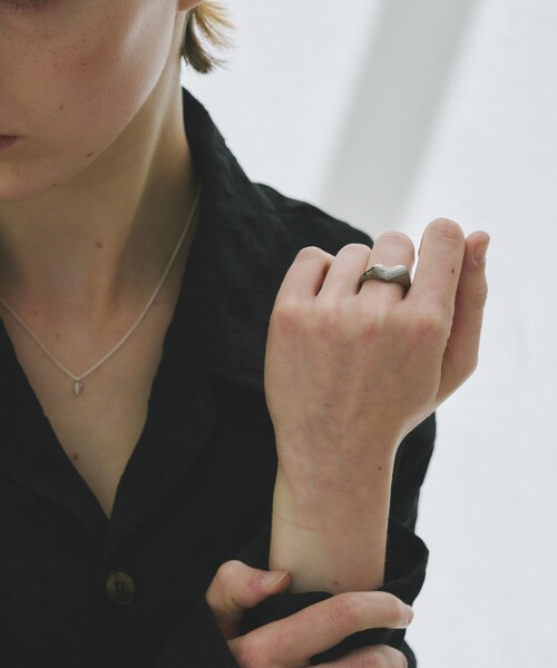and cloud（アンドクラウド）の「Signet Heart Ring（リング・レディース・ブラック/シルバー・11号/13号/17号/15号）」の13枚目の写真